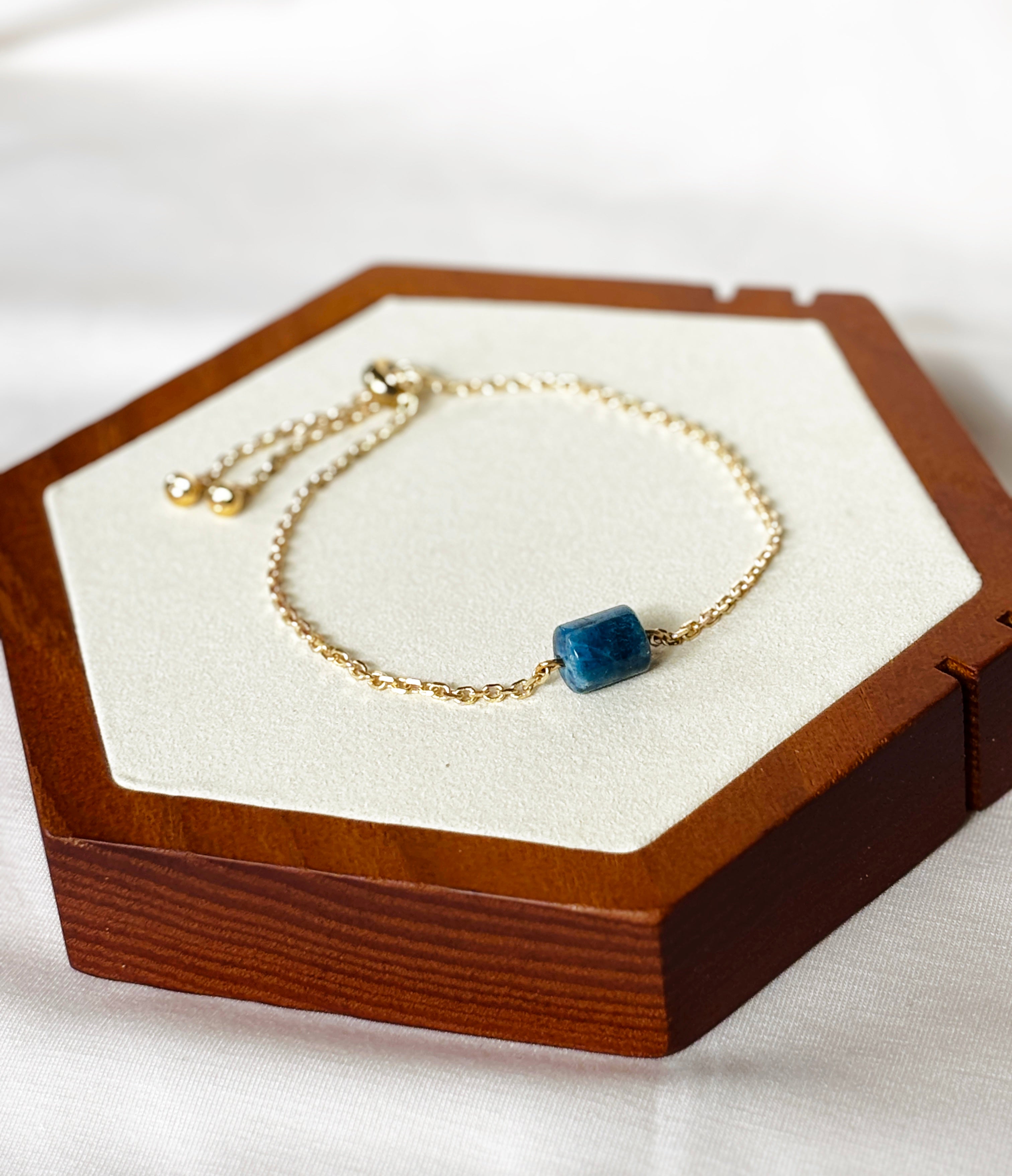 EnJen – Natural Apatite on Hand-wrapped Gold-filled Chain with Adjustable Slider Clasp